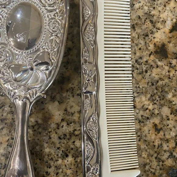 Vintage Victorian Silver Ornate Repousse’ Vanity Mirror, Brush, and Comb Set - Picture 8 of 16
